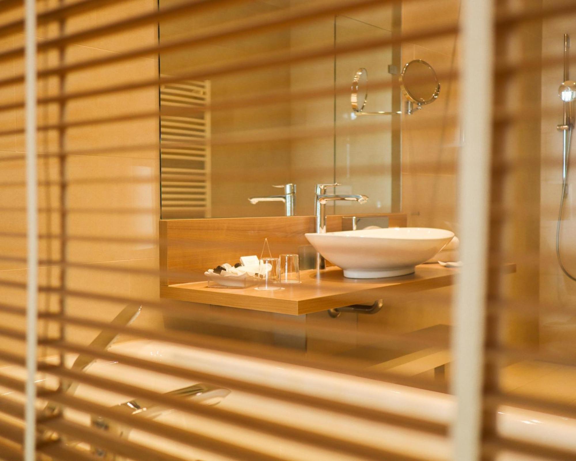 Sea Luxury Double Room with Bath, Balcony and Sea View (no pets)