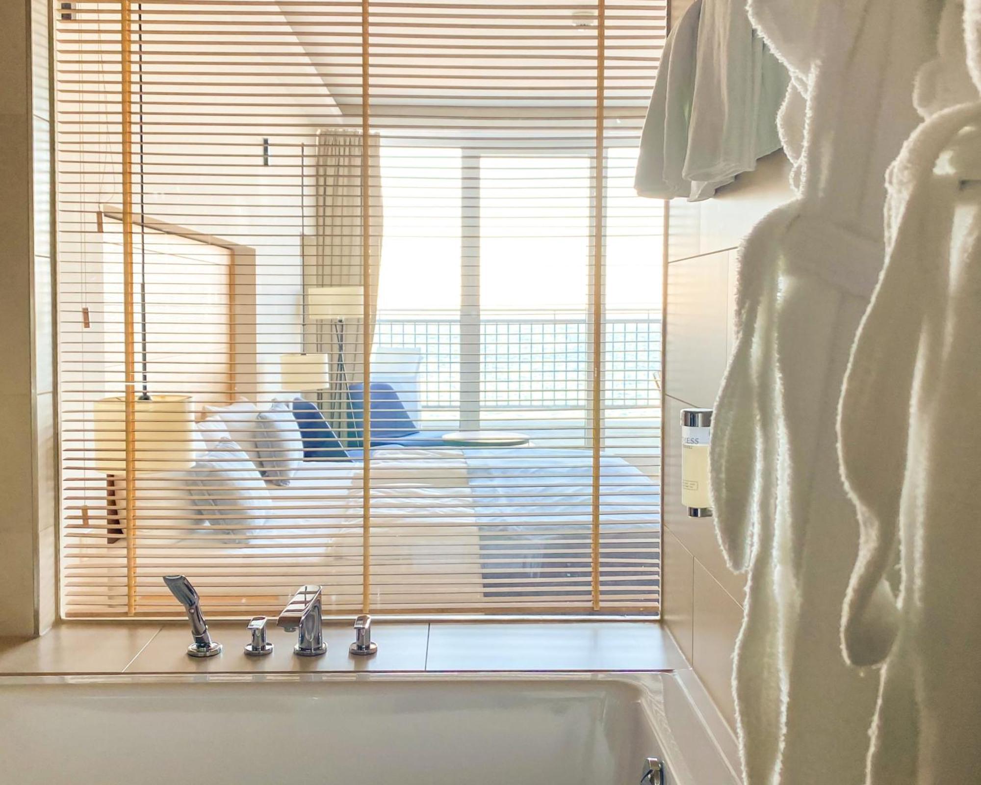 Sea Luxury Double Room Bath Balcony Sea View no pets